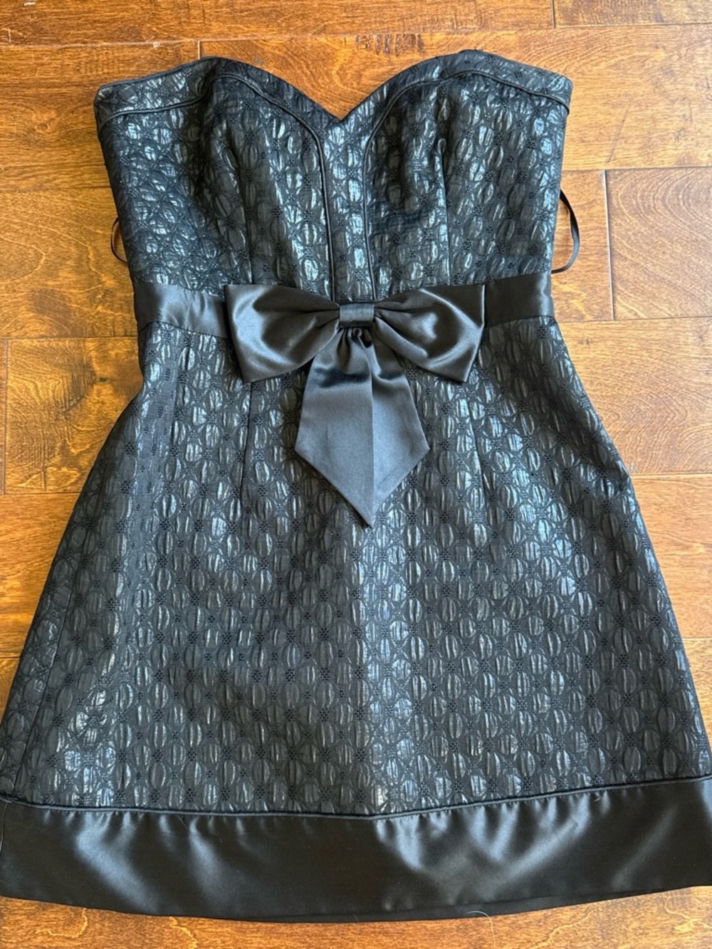 Laundry By Shelli Segal Black Strapless Bow-Accent Cocktail Dress